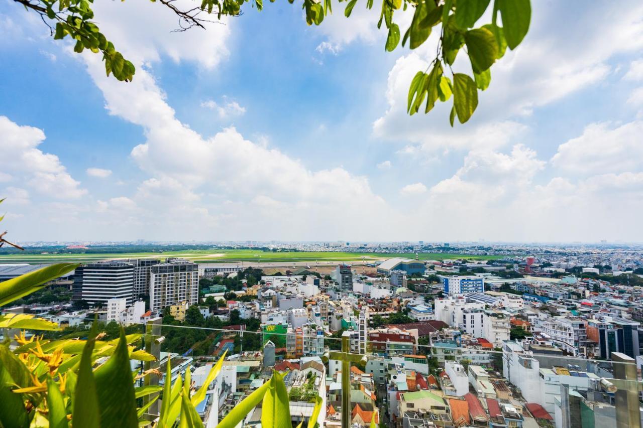 Tan Son Nhat Airport Botanica Premier, 2 Bedrooms, 2 Toilets Luxury Nearby Airport, Free Pool, Free Gym, Bbq Garden