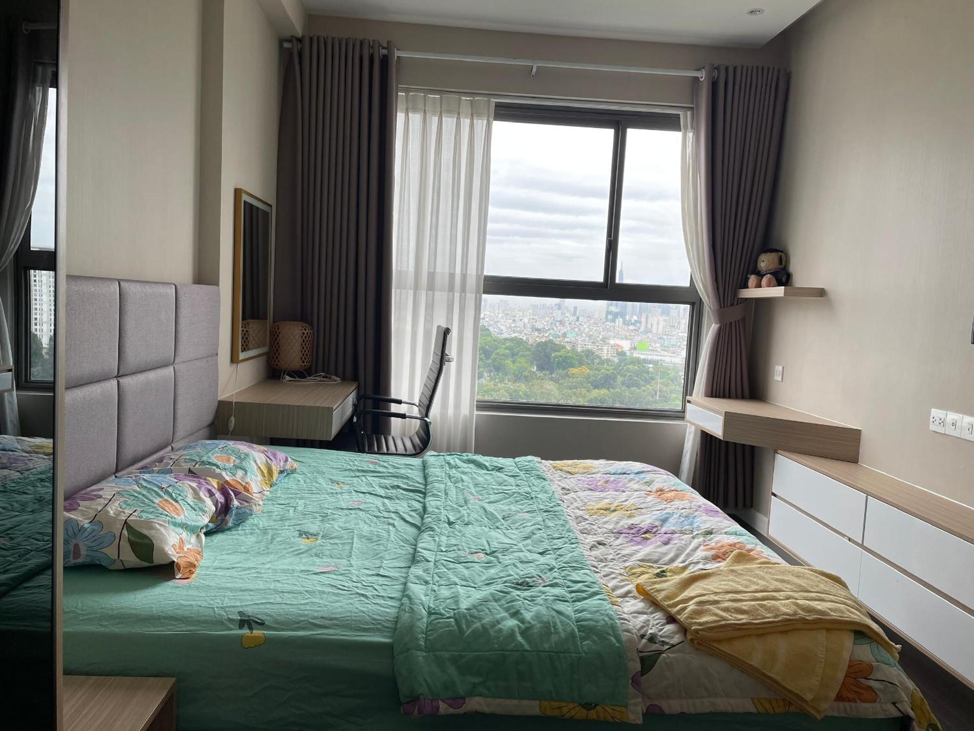 Tan Son Nhat Airport Botanica Premier, 2 Bedrooms, 2 Toilets Luxury Nearby Airport, Free Pool, Free Gym, Bbq Garden Apartment